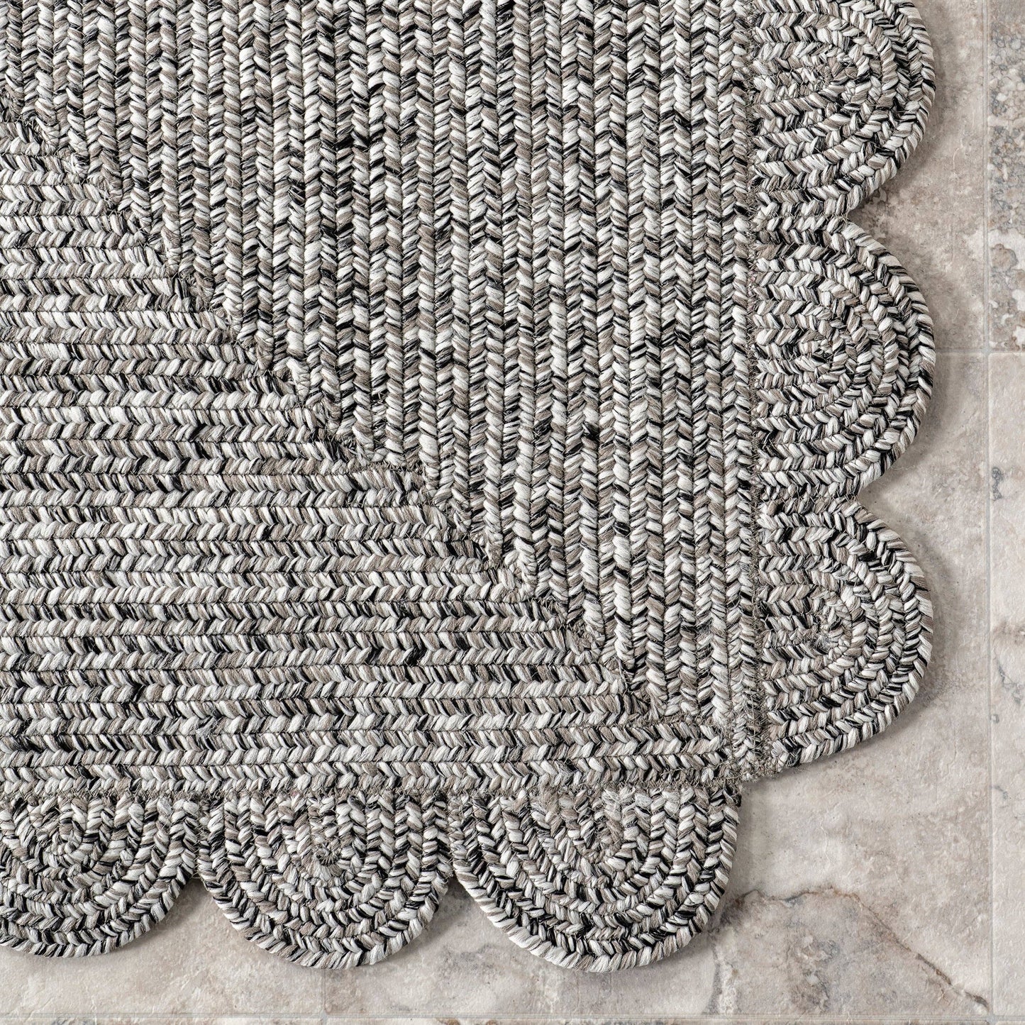 Idina Casual Scalloped Indoor/Outdoor Area Rug
