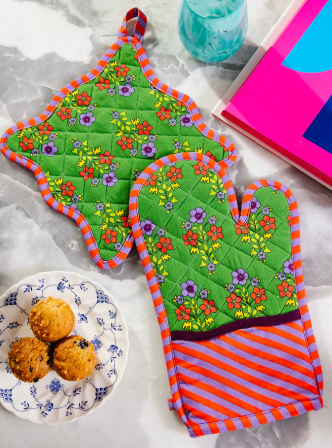 Green Pot Holder & Oven Mitt