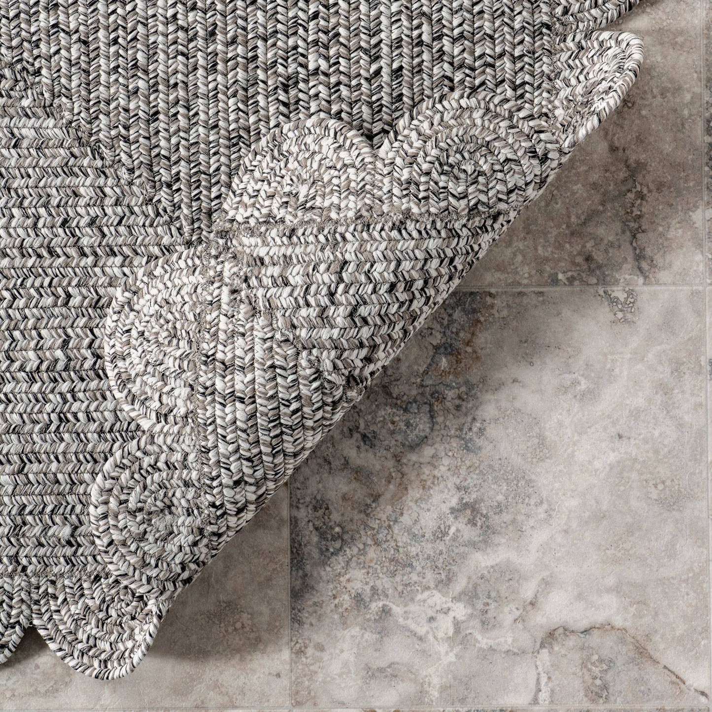 Idina Casual Scalloped Indoor/Outdoor Area Rug