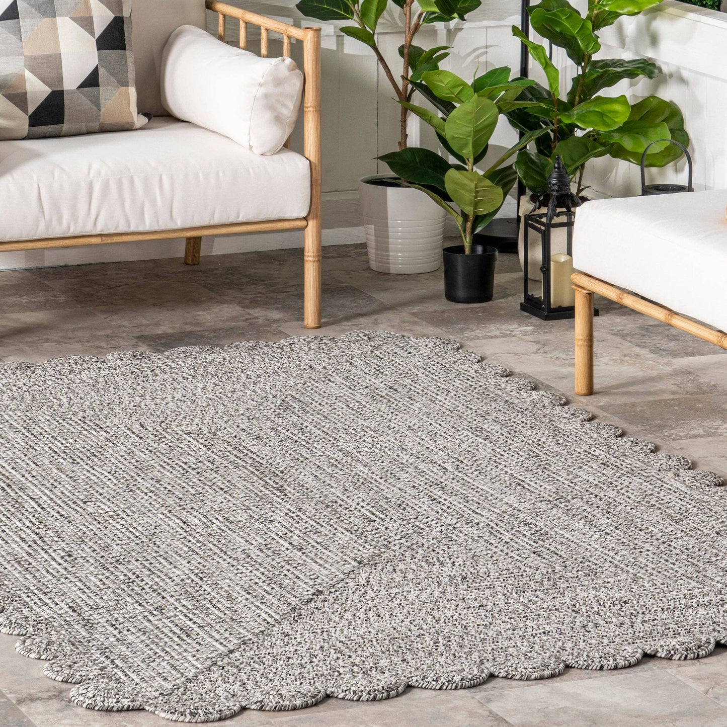 Idina Casual Scalloped Indoor/Outdoor Area Rug