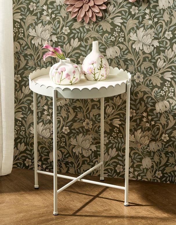 Scalloped Edge Round Side/Accent Table
