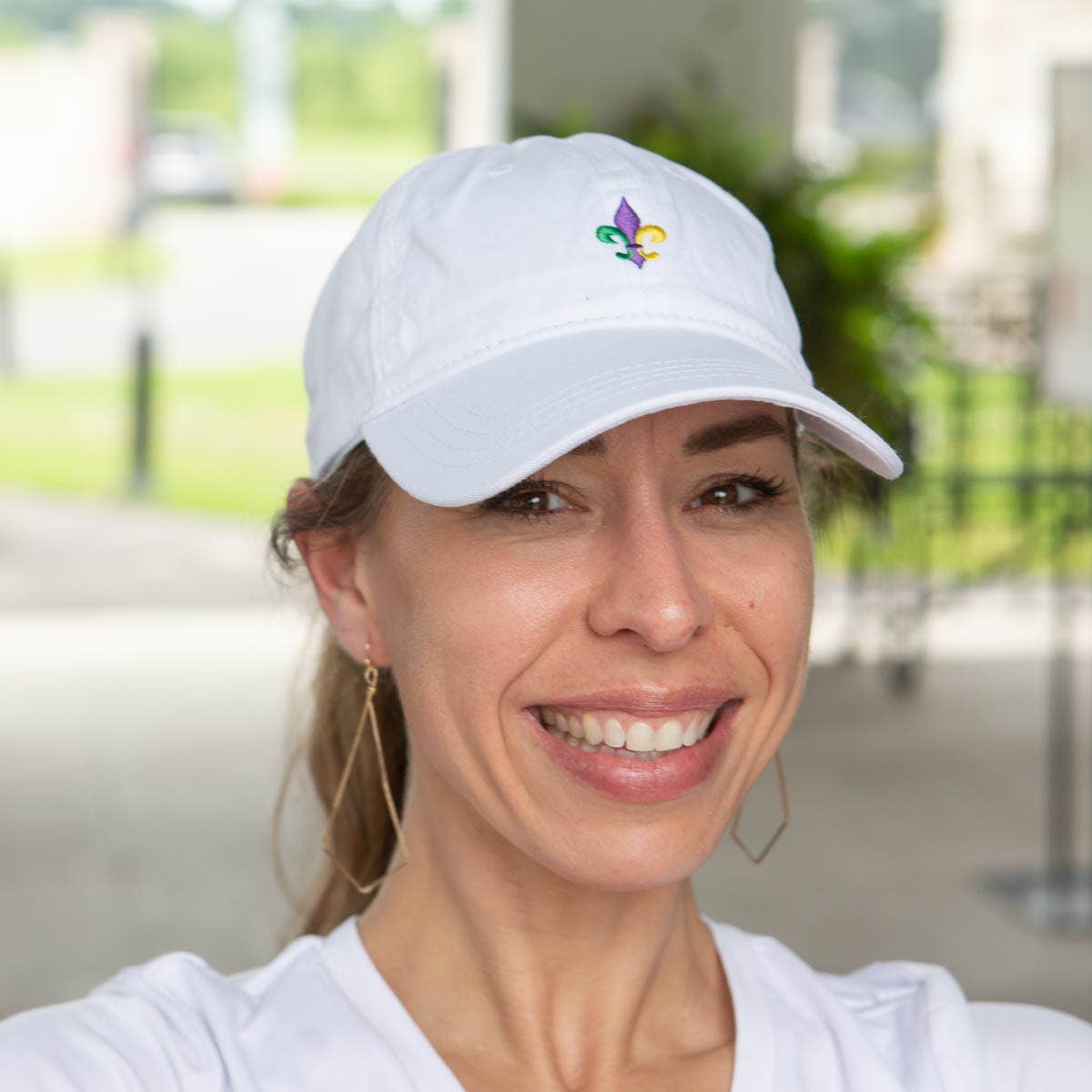 Mardi Gras Fleur de Lis Baseball Hat   White/Multi   One Size
